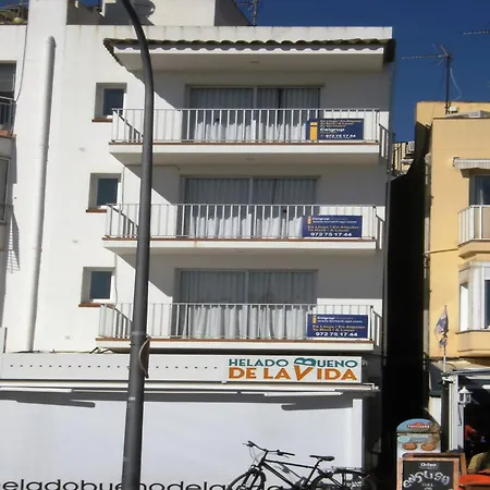 Beachfront In Estartit With Marina View Apartment