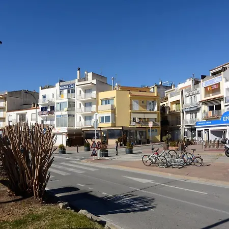 Beachfront In Estartit With Marina View Apartment *