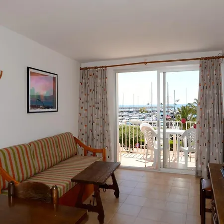 Apartment Beachfront In Estartit With Marina View