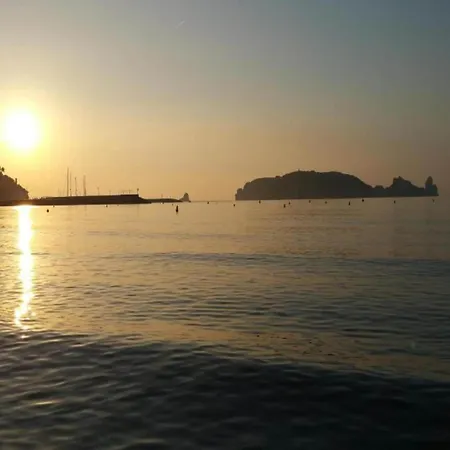 Apartment Beachfront In Estartit With Marina View L'Estartit