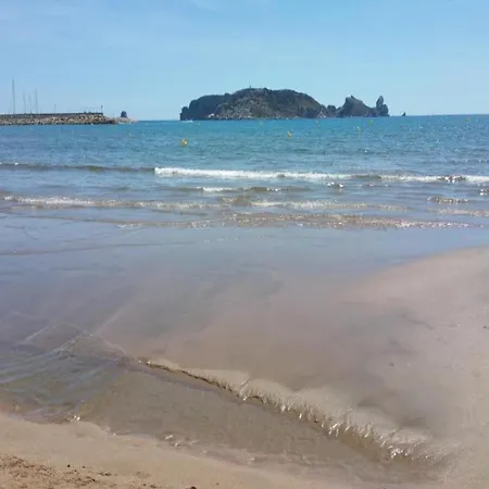 Apartment Beachfront In Estartit With Marina View